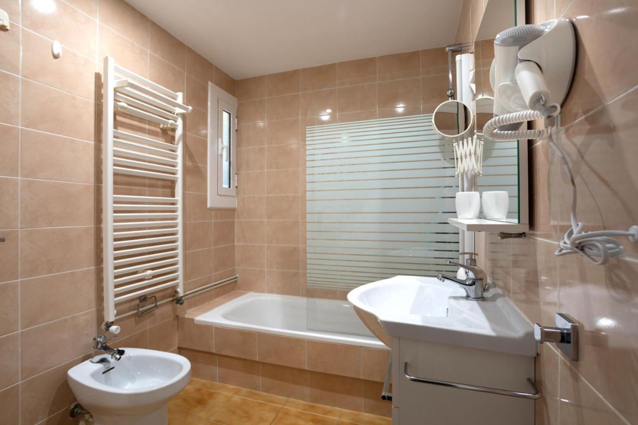 Bonita Casa Adosada Con Jardin Privado Y Piscina Comunitaria Calella De Palafrugell Exterior foto